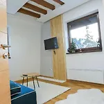 Nela 1