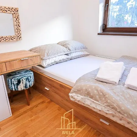 アパート Nela 1 ヤホリナ